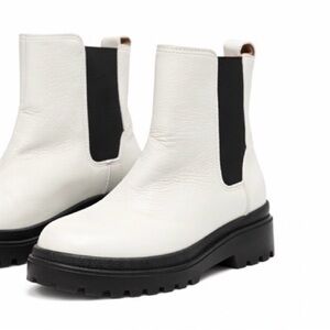 Lucky Brand Chelsea Boots Cream Leather Lug Sole Platform | Women’s Size 9